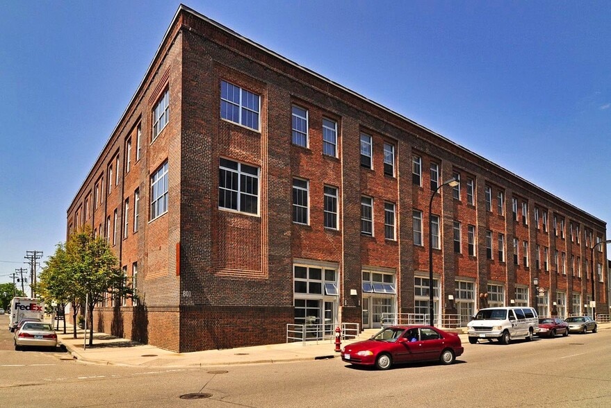 801 Washington Ave N, Minneapolis, MN à vendre - Photo du bâtiment - Image 3 de 29