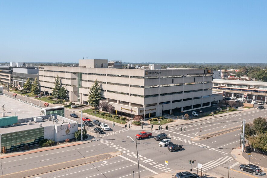 100 Duffy Ave, Hicksville, NY for lease - Building Photo - Image 3 of 8