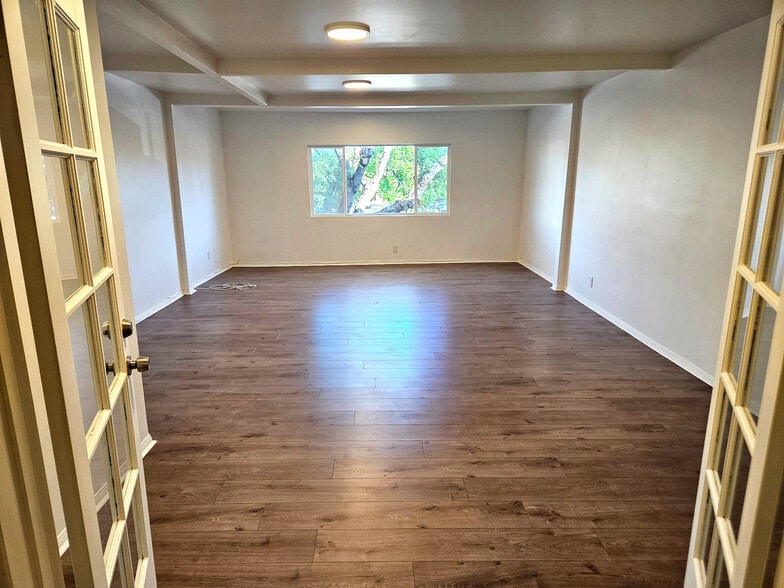 4531 Van Nuys Blvd, Sherman Oaks, CA for lease - Building Photo - Image 2 of 16