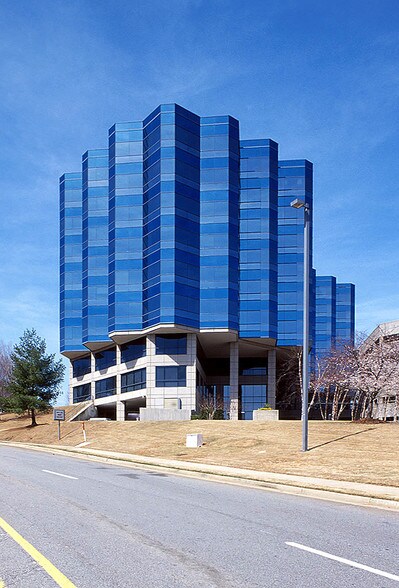 6325 Peachtree Dunwoody Rd, Atlanta, GA à louer - Photo du bâtiment - Image 2 de 10