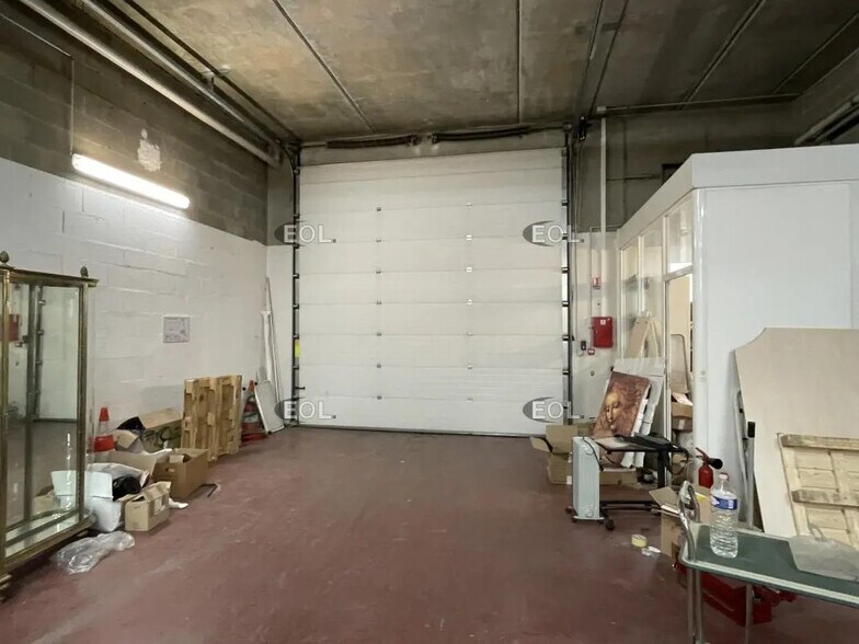 Flex in Gennevilliers for lease - Interior Photo - Image 2 of 8