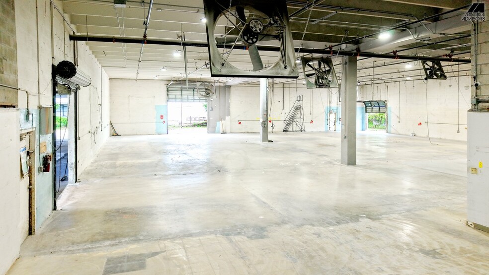16350 NW 48th Ave, Miami, FL for lease - Building Photo - Image 3 of 14