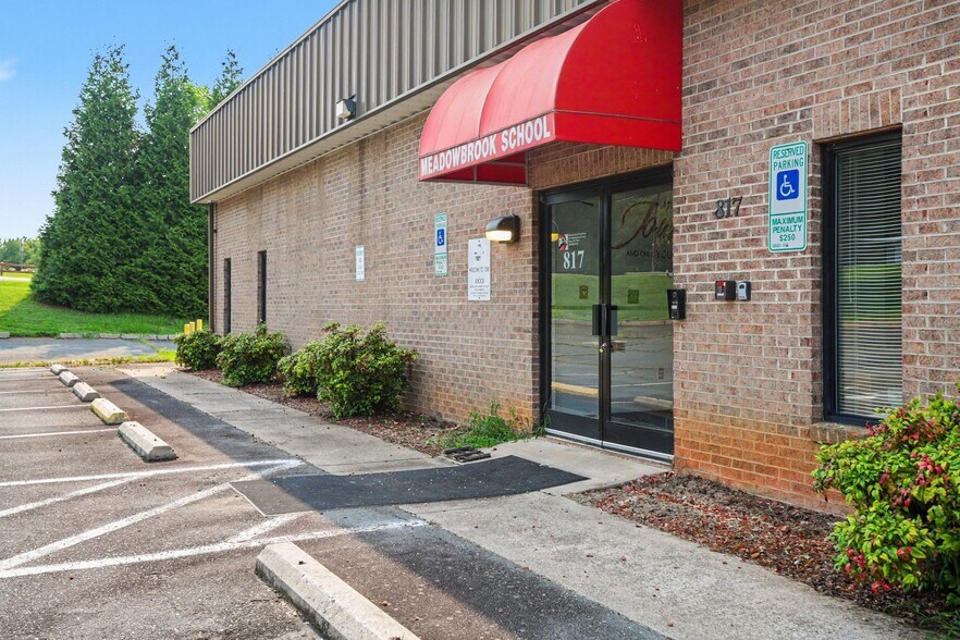 817 Meadowbrook Dr, King, NC for sale - Building Photo - Image 2 of 6