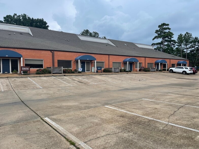 405 Briarwood Dr, Jackson, MS for lease - Building Photo - Image 3 of 9
