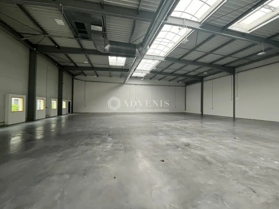 Flex in Le Mesnil-Amelot for lease Interior Photo- Image 1 of 8