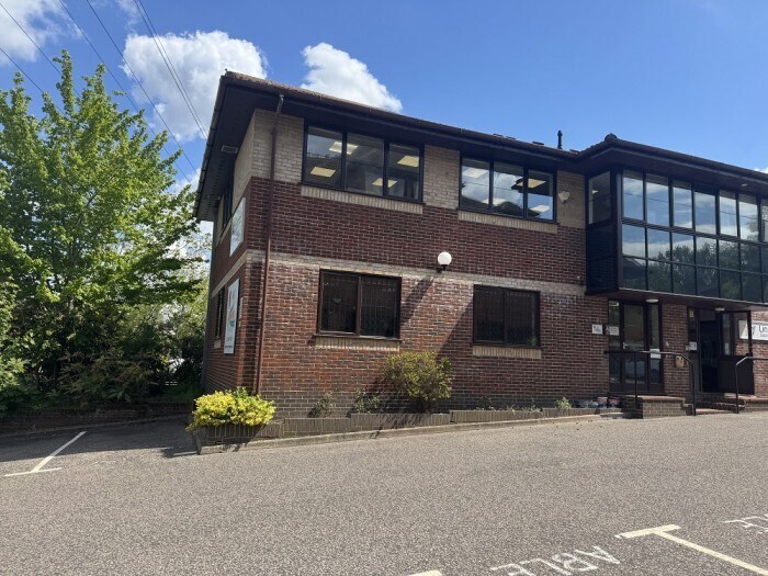 Oaklands Park, Wokingham à vendre - Photo du bâtiment - Image 1 de 3