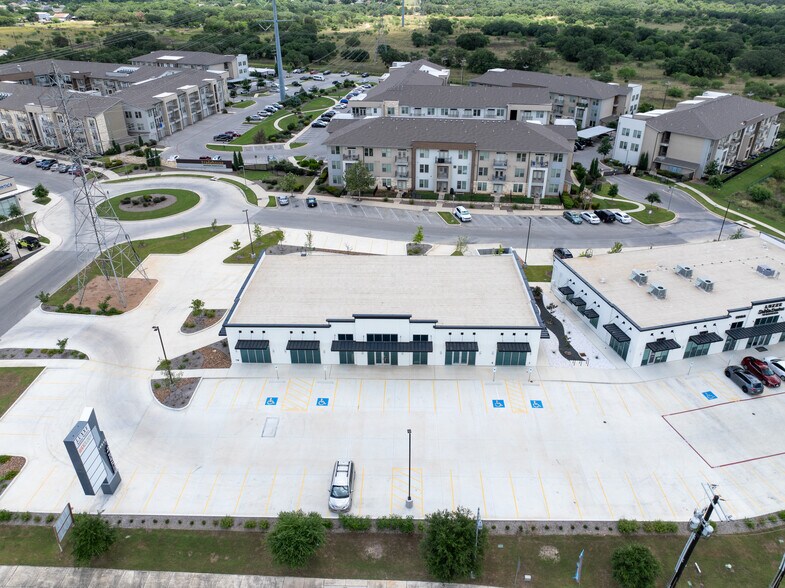 16918 Bulverde Rd, San Antonio, TX à louer - Photo du bâtiment - Image 1 de 5