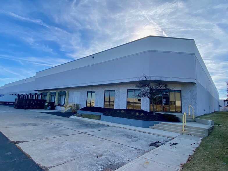 4401-4419 Equity Dr, Columbus, OH for lease - Building Photo - Image 1 of 11