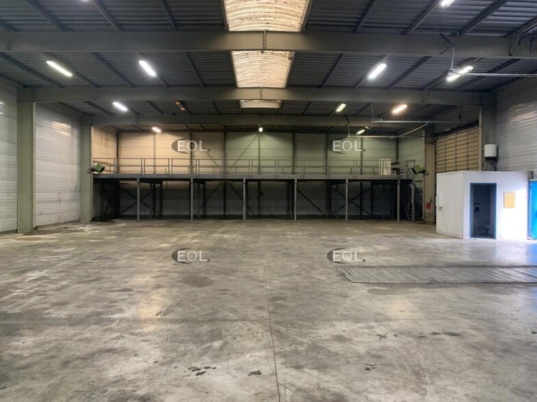 Flex dans Colombes à louer - Photo du bâtiment - Image 2 de 8