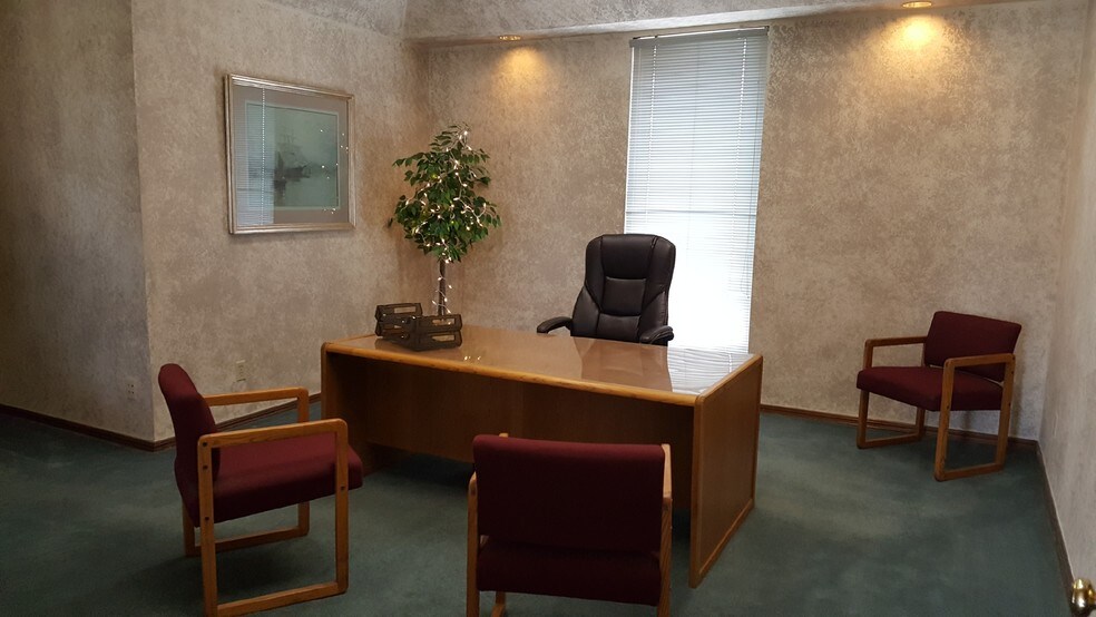 2 E 11th St, Edmond, OK à louer - Photo intérieure - Image 3 de 4