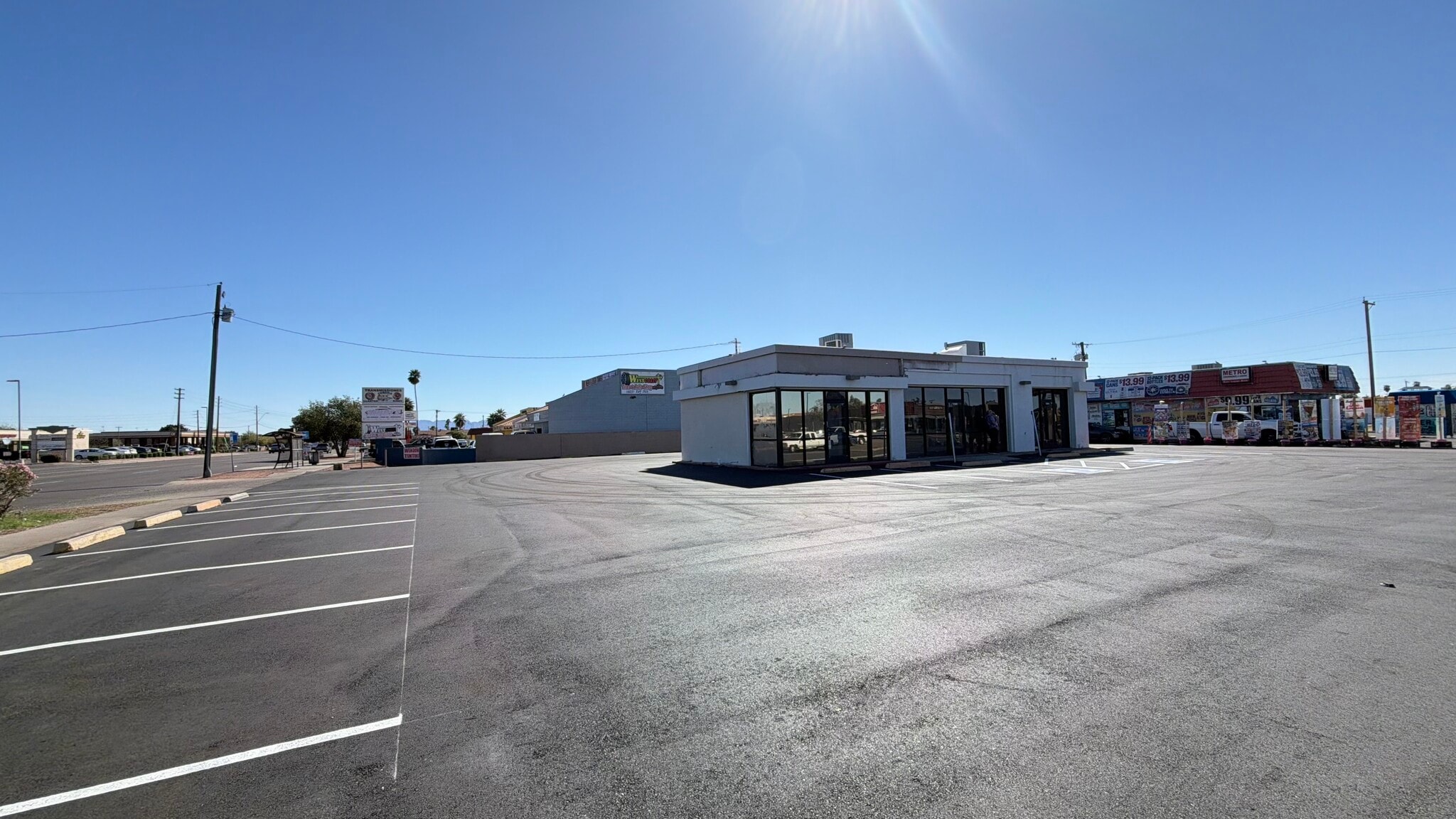 7501 W Indian School Rd, Phoenix, AZ for lease Primary Photo- Image 1 of 14