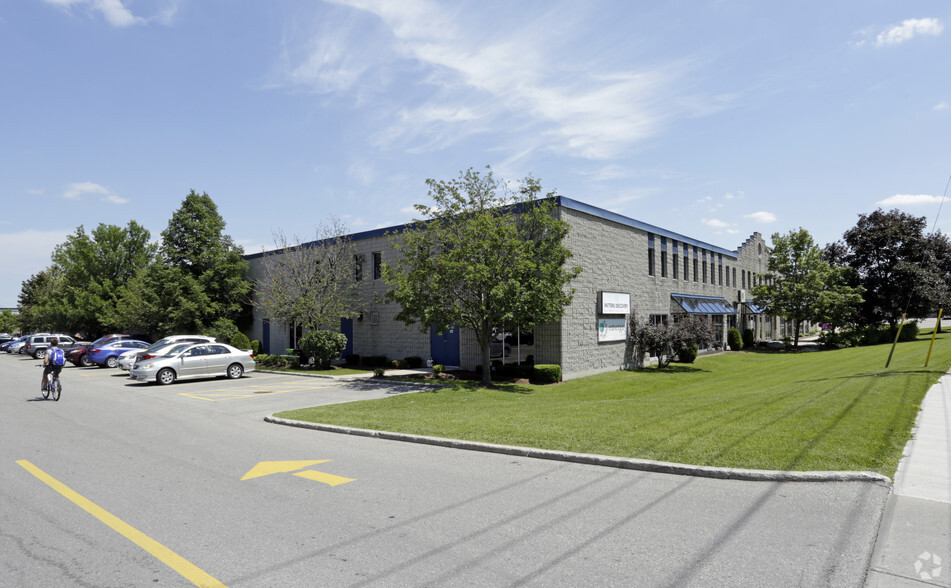 554 Parkside Dr, Waterloo, ON for lease - Building Photo - Image 2 of 5