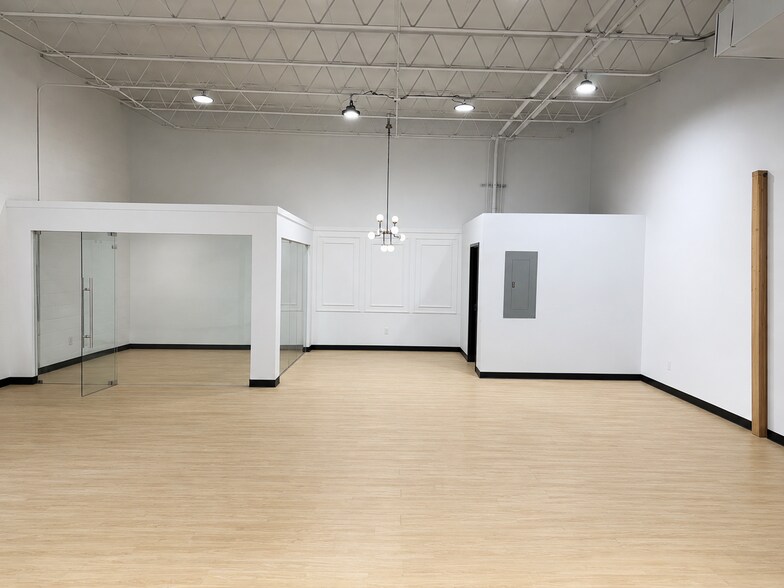 250 Laredo Dr, Decatur, GA à louer - Photo du bâtiment - Image 3 de 4