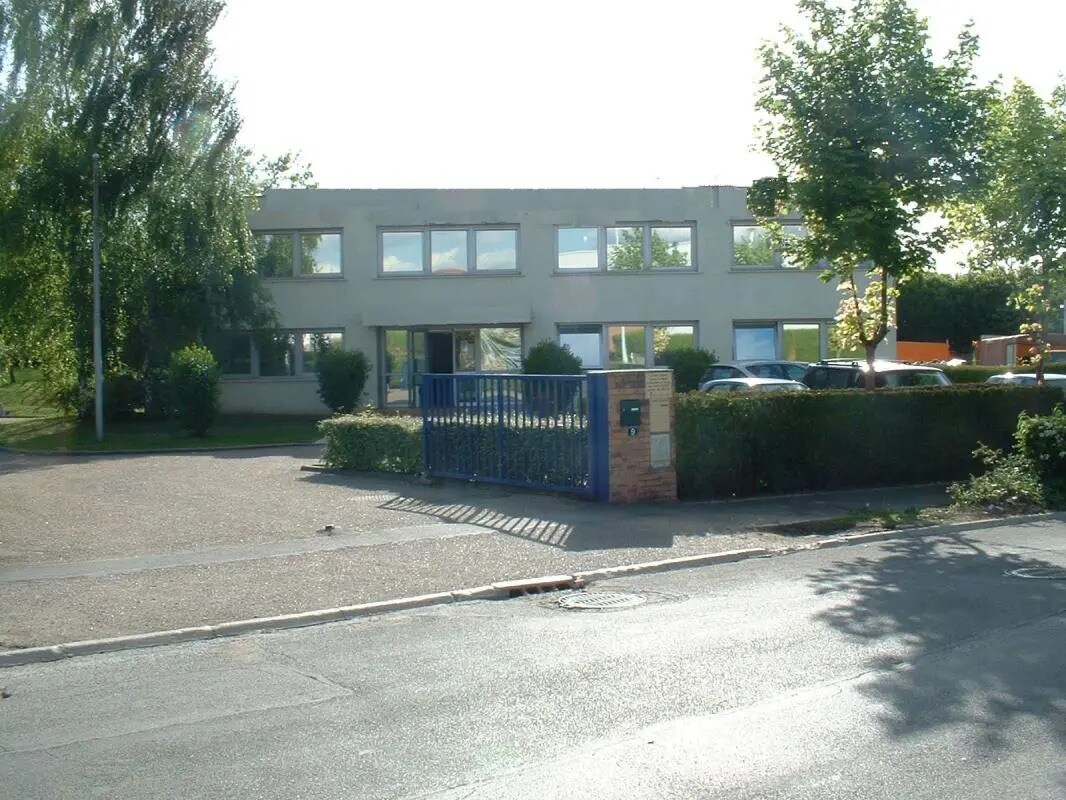 Office in Herblay-sur-Seine for lease Building Photo- Image 1 of 6