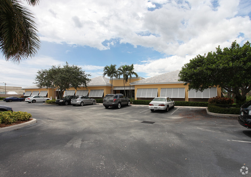 2060-2080 NW 2nd Ave, Boca Raton, FL for lease - Primary Photo - Image 1 of 2