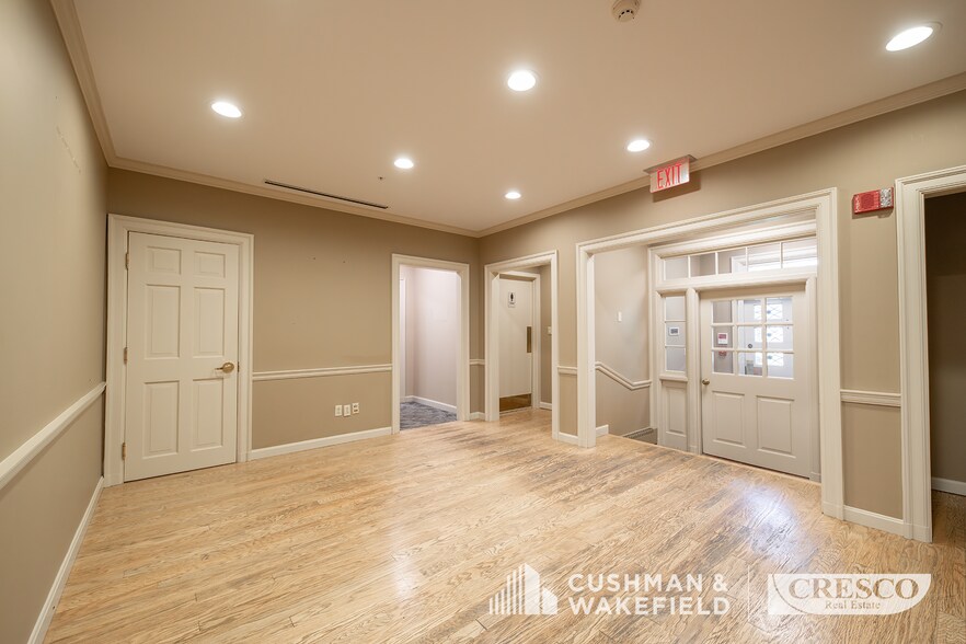 4420 Sherwin Rd, Willoughby, OH à louer - Photo du bâtiment - Image 2 de 20