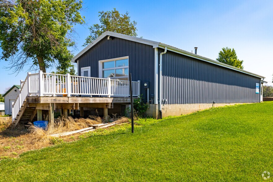 124 S 4th Ave, Dedham, IA à vendre - Photo du bâtiment - Image 3 de 3