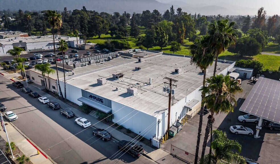 1960 S Walker Ave, Monrovia, CA à vendre - Photo du bâtiment - Image 3 de 7