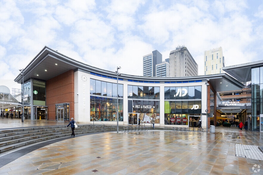 Wolsey Walk, Woking for lease - Building Photo - Image 2 of 5