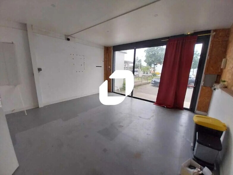 Flex in Bordeaux for lease - Interior Photo - Image 3 of 7