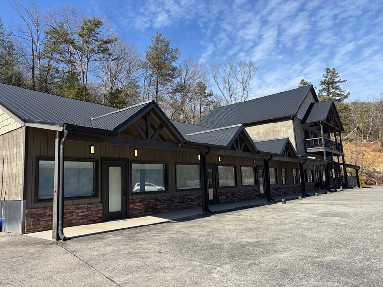 33 Rose Petal Ln, Ellijay, GA for sale - Building Photo - Image 2 of 26