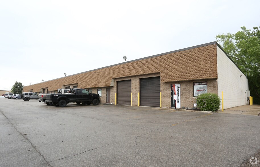 28039 W Commercial Ave, Lake Barrington, IL for lease - Building Photo - Image 2 of 16
