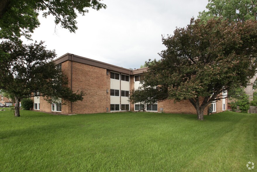 7444 Cedar Ave S, Richfield, MN à vendre - Photo du bâtiment - Image 3 de 36