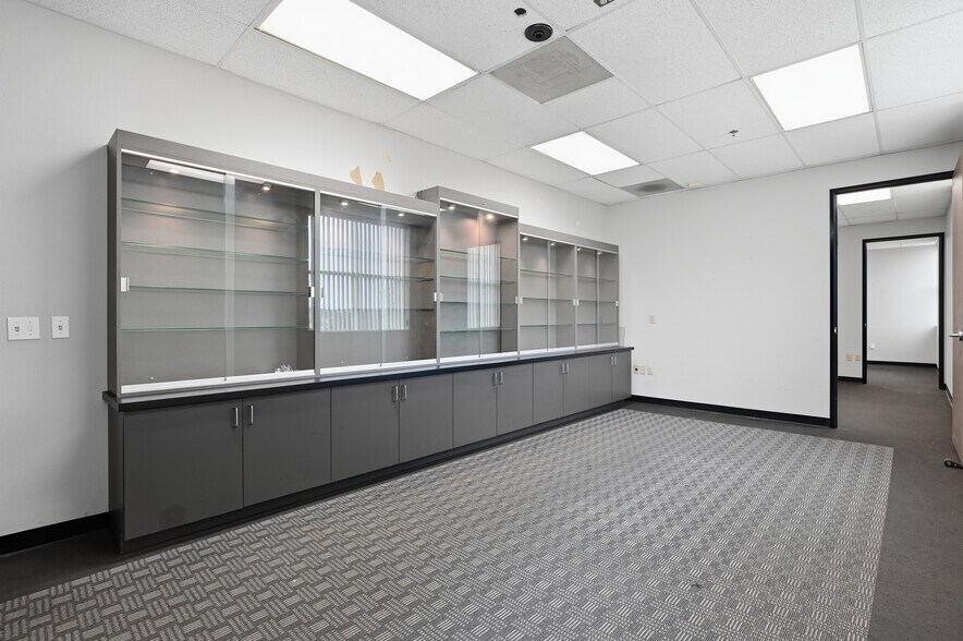 10637 Scripps Summit Ct, San Diego, CA for lease - Building Photo - Image 2 of 9