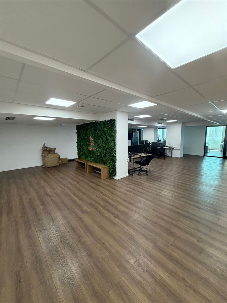Office in Pantin for lease Interior Photo- Image 1 of 9