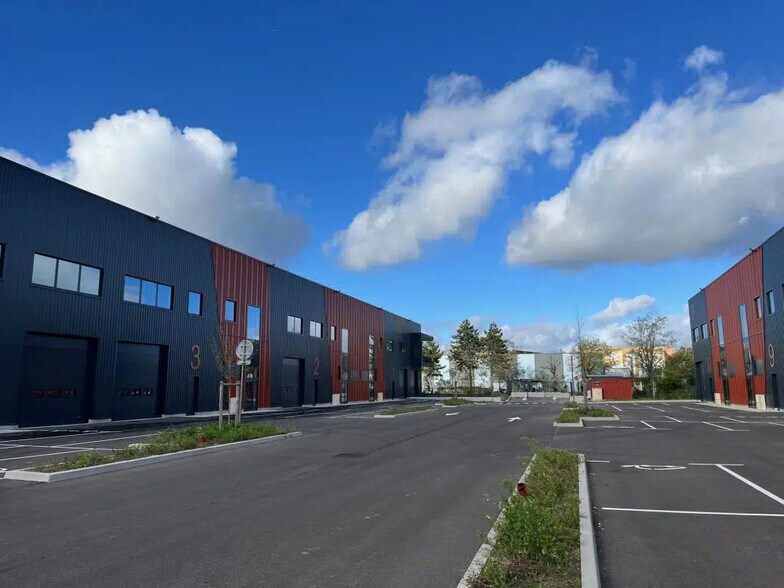 8 Avenue Du Vert Galant, Saint-Ouen-l'Aumône à louer - Photo du bâtiment - Image 3 de 7