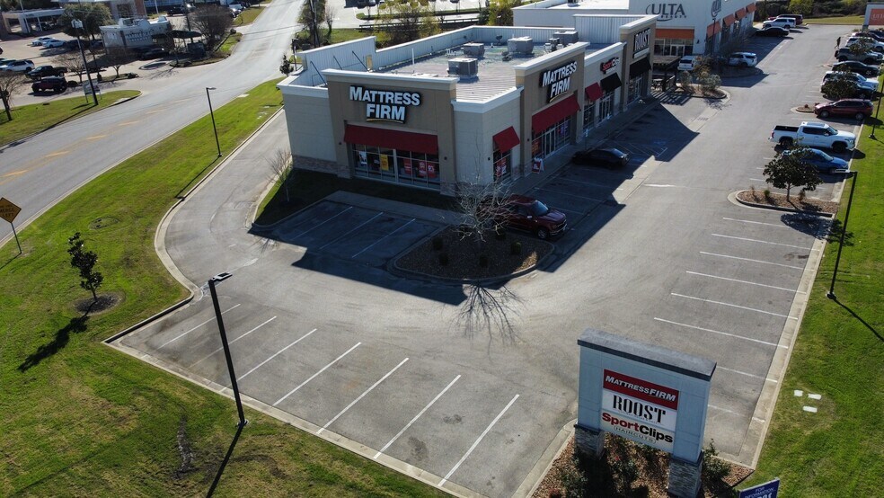 4206 S Medford Dr, Lufkin, TX à louer - Aérien - Image 2 de 11