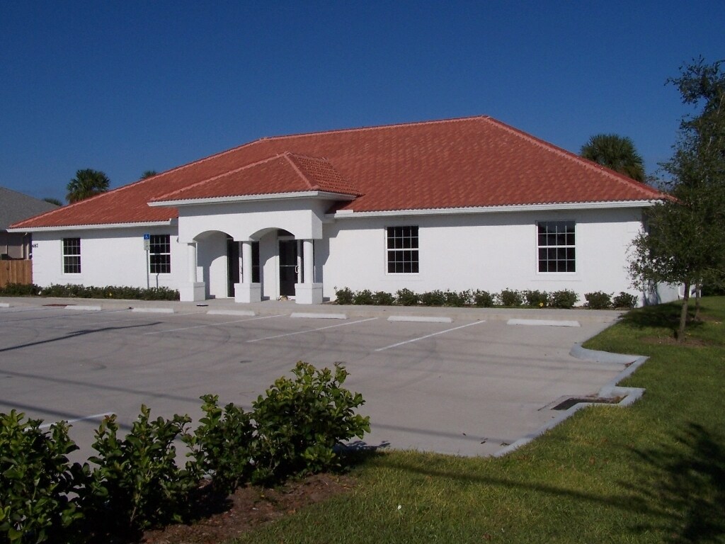687 N Washington Ave, Titusville, FL à louer Photo du bâtiment- Image 1 de 3