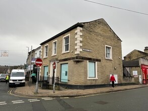 35 Bradford Rd, Brighouse à louer Photo intérieure- Image 1 de 1