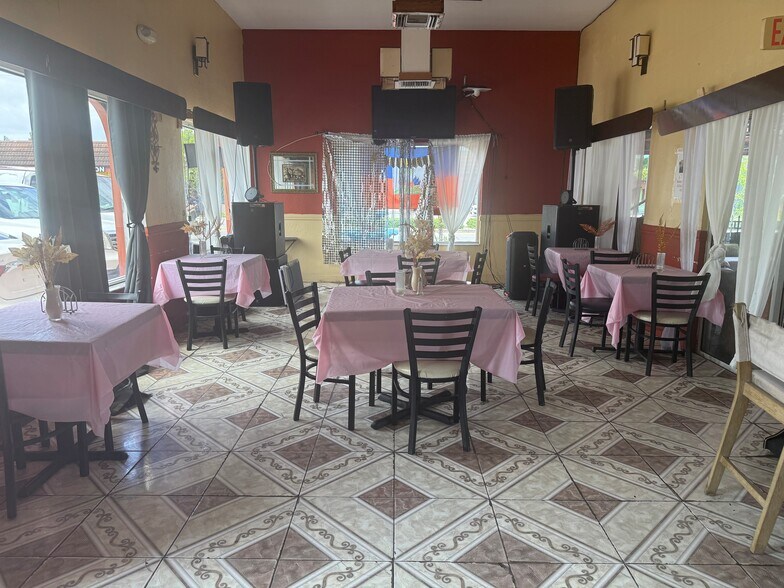 14005 W Dixie Hwy, North Miami, FL à vendre - Photo du bâtiment - Image 3 de 6