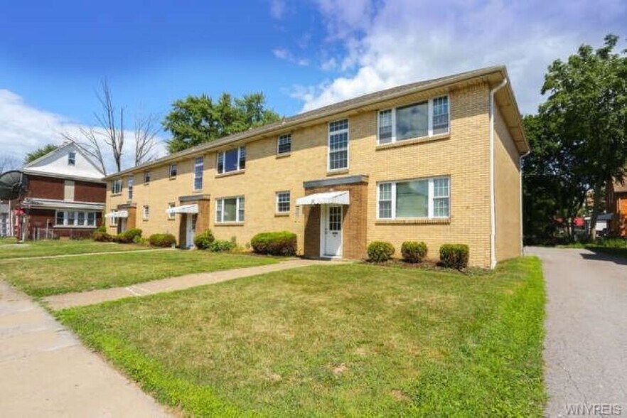 22 Maple Grove Ave, Lackawanna, NY for sale - Primary Photo - Image 1 of 27