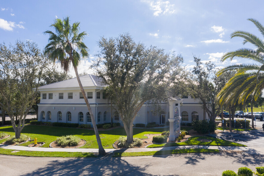 3820 Colonial Blvd, Fort Myers, FL for lease - Building Photo - Image 3 of 30