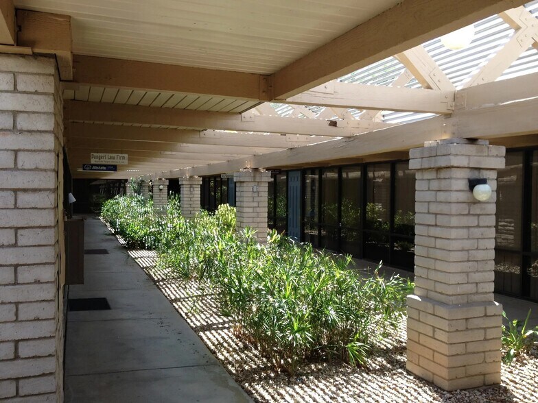 12020 N 35th Ave, Phoenix, AZ à louer - Photo du bâtiment - Image 2 de 8