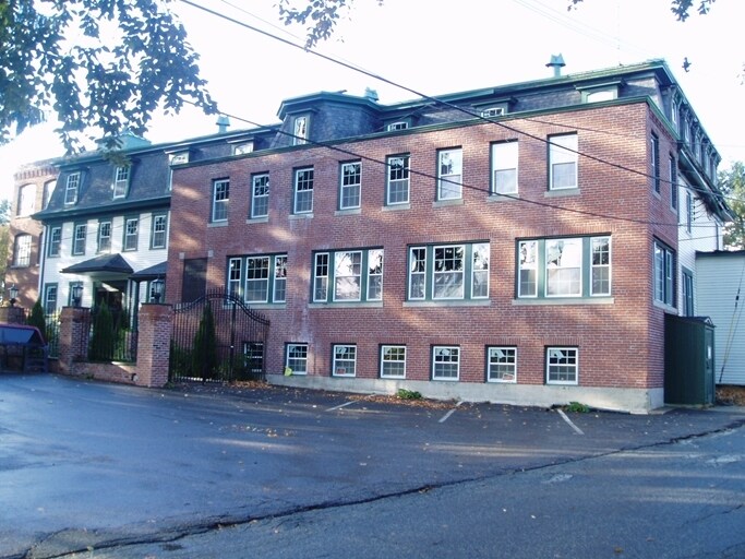 9 Water St, Leicester, MA à vendre - Photo du bâtiment - Image 1 de 1