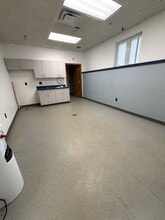 562 Rubber Ave, Naugatuck, CT à louer Photo intérieure- Image 2 de 6