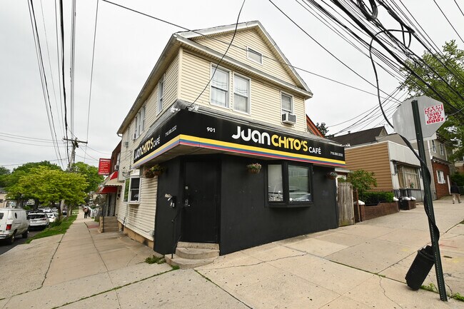 Plus de détails pour 901 College Point Blvd, Flushing, NY - Commerce de détail à vendre