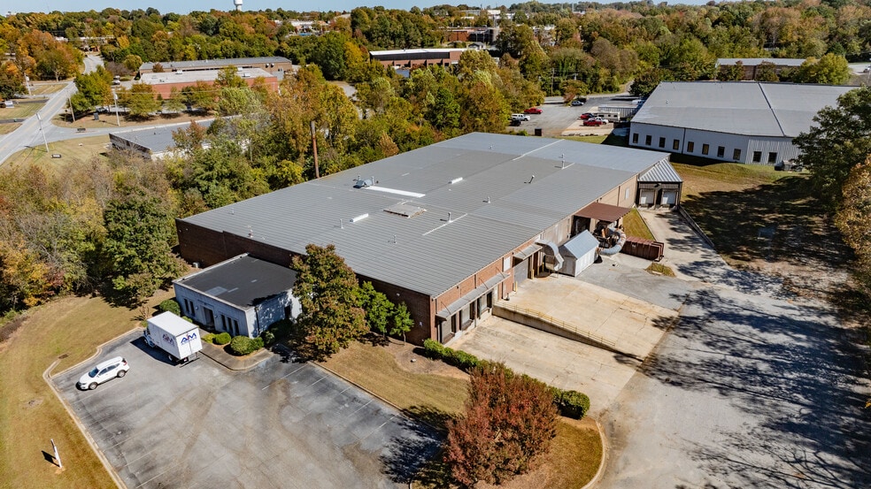 601 Old Thomasville Rd, High Point, NC for sale - Building Photo - Image 2 of 5