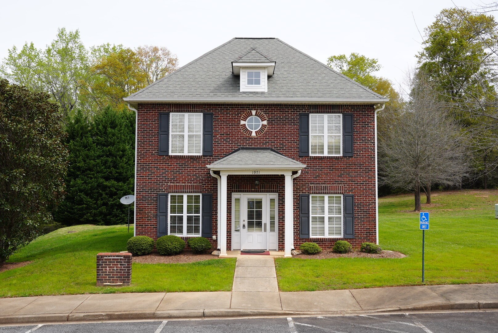 1971 S Pine St, Spartanburg, SC à louer Photo principale- Image 1 de 3