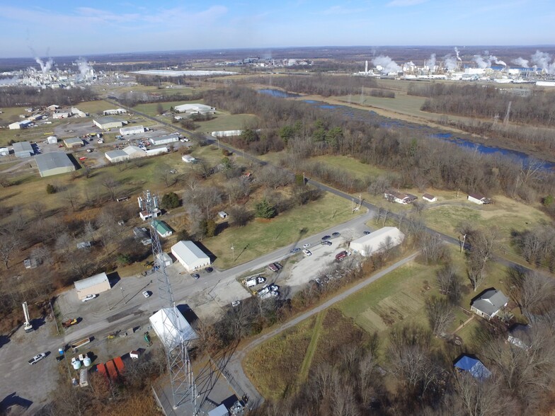 72 Satellite Ln, Calvert City, KY for sale - Building Photo - Image 3 of 17