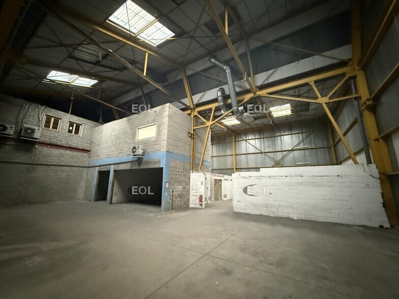 Flex in Noisiel for lease - Building Photo - Image 3 of 5