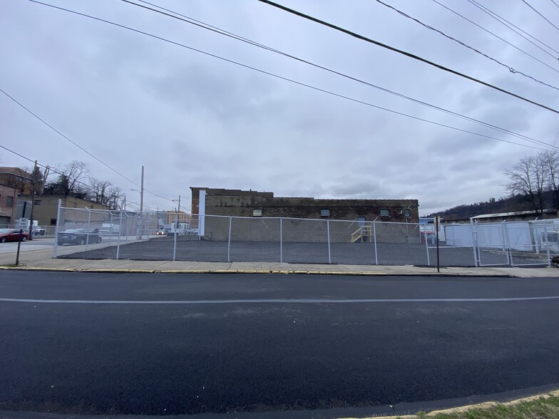 200 Braddock Ave, Braddock, PA for lease - Building Photo - Image 1 of 2