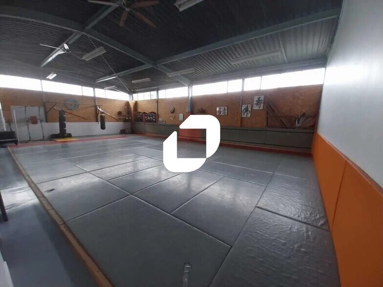 Flex in Bordeaux for lease - Interior Photo - Image 2 of 7