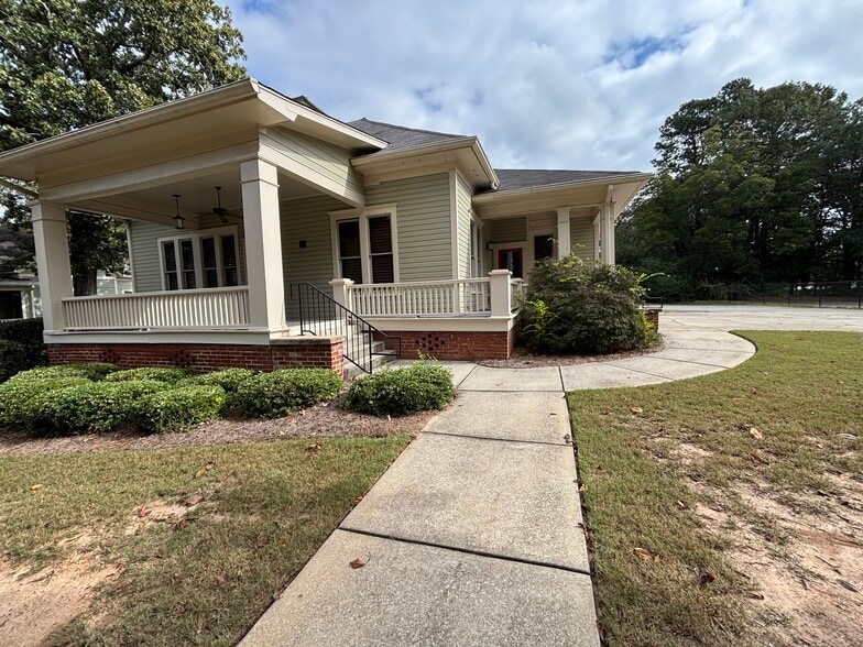 133 W Candler St, Winder, GA for lease - Building Photo - Image 2 of 9