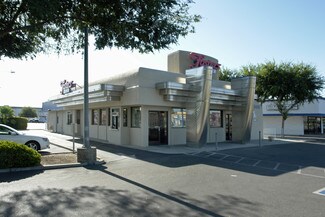 Plus de détails pour 5420 N Blackstone Ave, Fresno, CA - Commerce de détail à louer