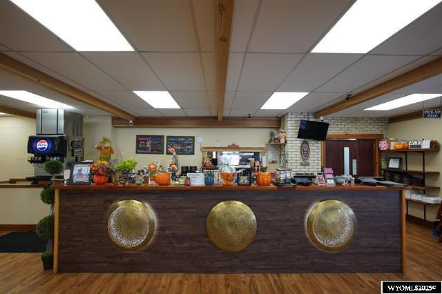 632 Cy Ave, Casper, WY for sale - Interior Photo - Image 2 of 40