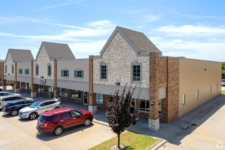 111 N Post Rd, Oklahoma City, OK for lease - Building Photo - Image 2 of 2